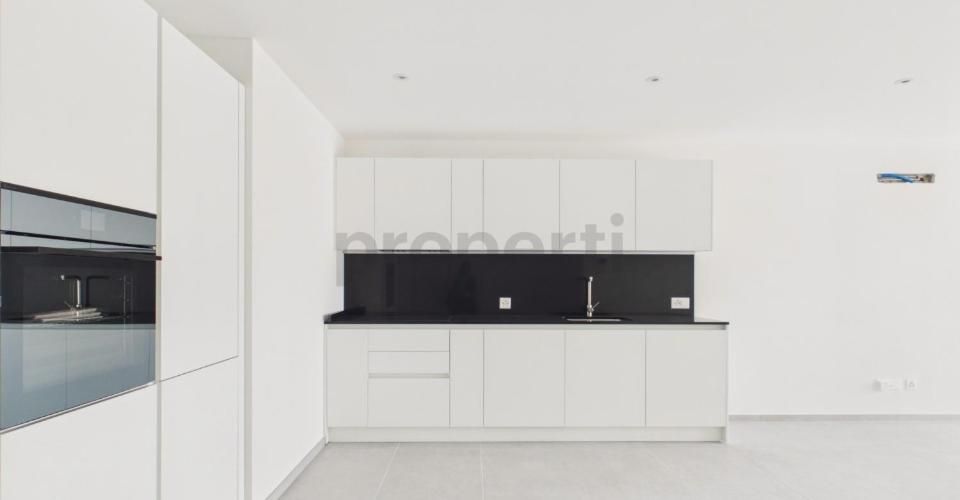 Moderno appartamento 2.5 locali con posto auto e colonnina di ricarica, Biasca - Appartement 2.5 pièces - image - 4