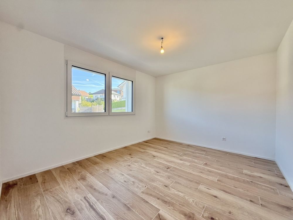 Villa neuve et moderne avec 2,5 pièces indépendant, cadre verdoyant - Chambre 1 / bureau