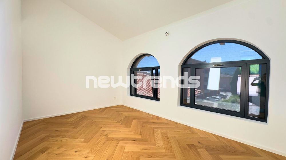 Ampio e luminoso attico con terrazzo e lift privato, mai abitato. - camera