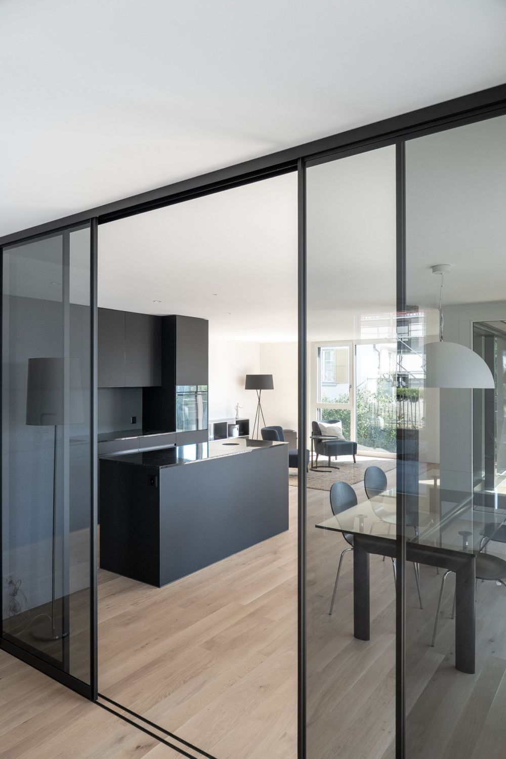 4.5-Zi. Etagenwohnung mit Sonnenterrasse und stilvollem Innenausbau - Bild 3