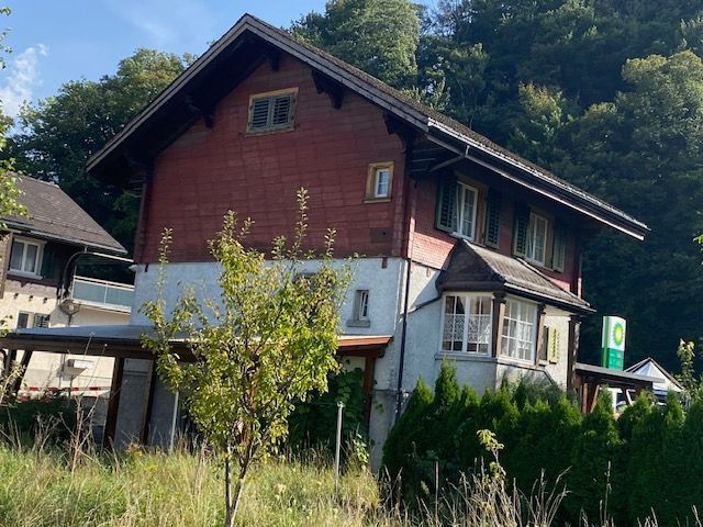 Gemütliches Einfamilienhaus und 847 m2 Grundstück mit Ausbaupotenzial in Niederurnen, Kanton GL - Image 2