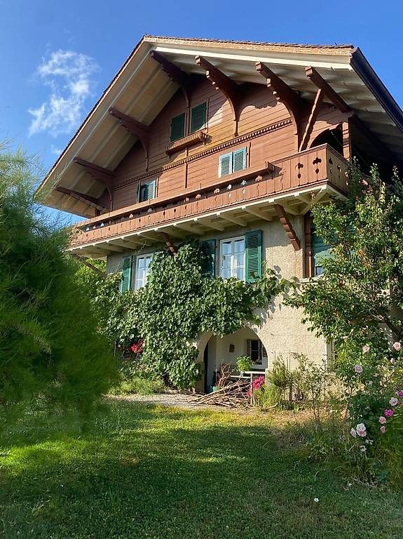Haus mit unverbaubarer Alpensicht & Baulandreserve -  Bild 1