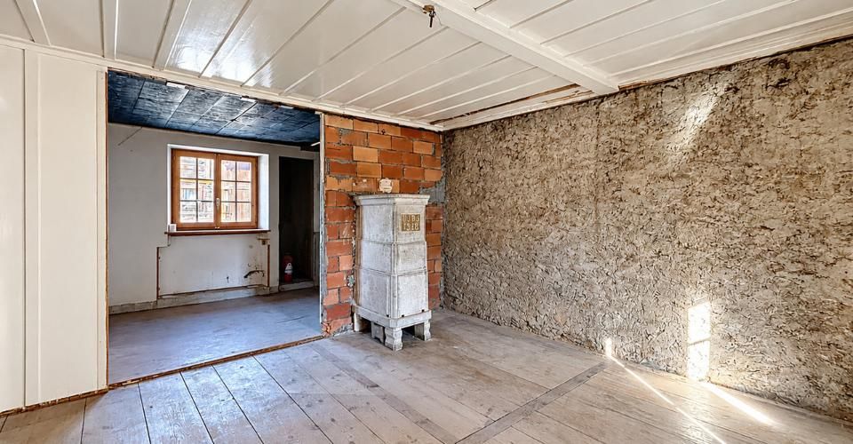 Chalet à rénover – L'âme d'une grange alpine à Sarreyer - Maison jumelée 4.5 pièces - image - 7