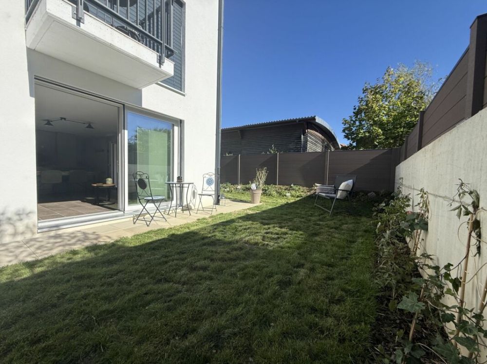Tres belle affaire Superbe Villa comme neuve qui se distingue par son élégance, son confort et la qualité de son environnement, trés calme -  Bild 1