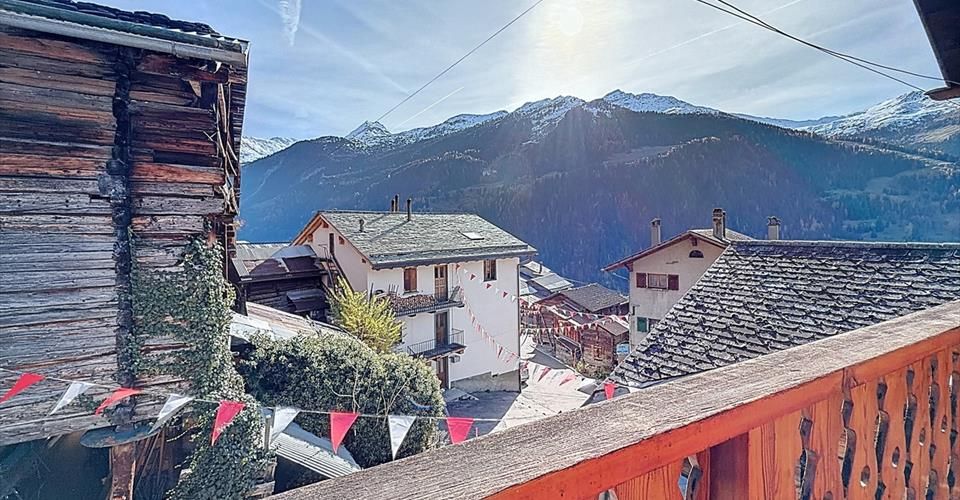 Chalet à rénover – L'âme d'une grange alpine à Sarreyer - Maison jumelée 4.5 pièces - image - 6