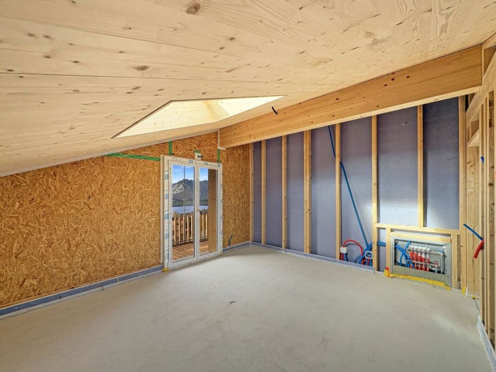 Neubau im Chaletstil, freistehend, modern und mit attraktiver Sicht über den Thunersee in Richtung Niesen und Thun - Bild 11