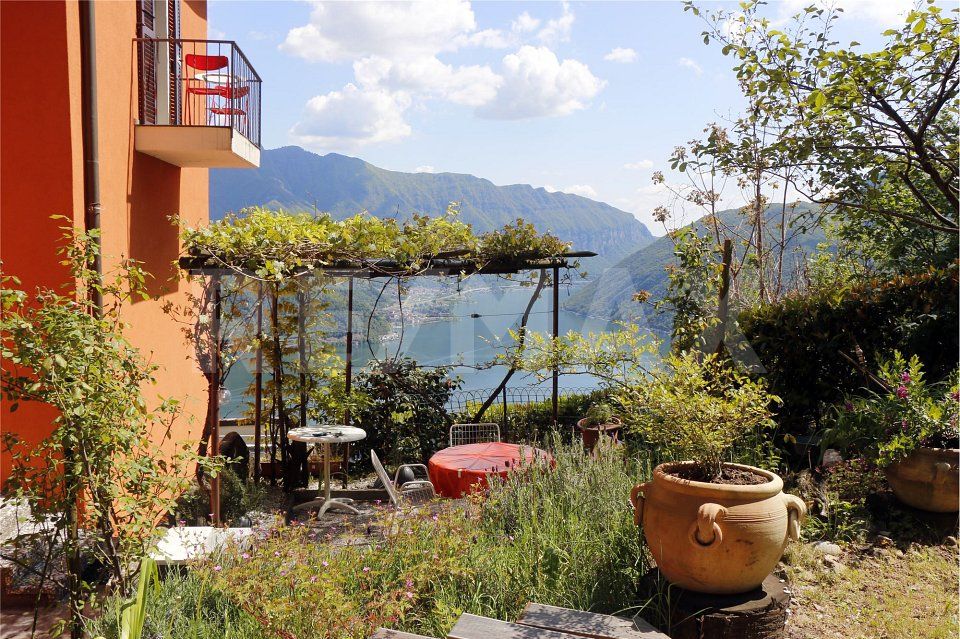 Tre appartamenti all'ultimo piano con vista lago e giardino -  Bild 1