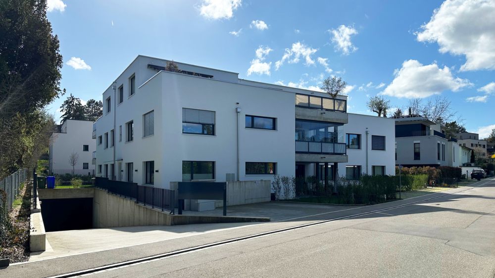 Moderne 4.5-Zimmer-Gartenwohnung mit Einstellhallenplatz - Aussenansicht