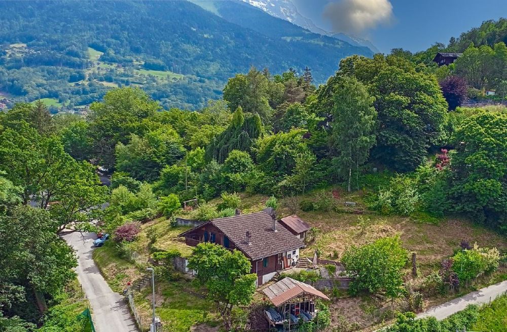 Appartement mit 4,5 Zimmern im Dachgeschoss mit Untergeschoss und Doppelgarage. - Vue Extérieure