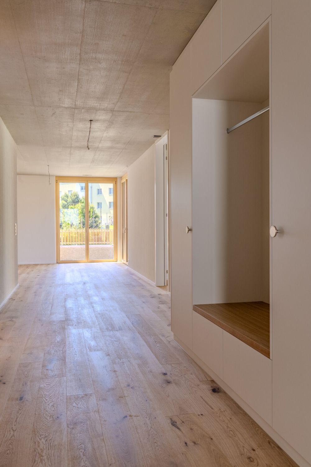 170 m² Gartenwohnung mit separatem Homeoffice / Atelierraum - Korridor