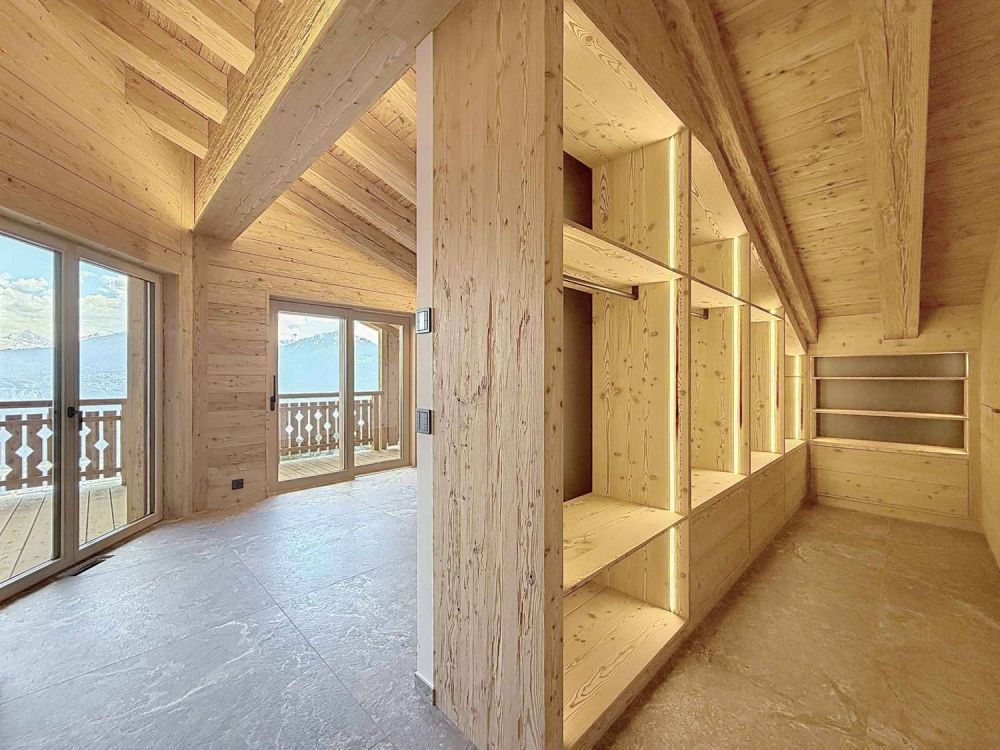 SEHR SELTEN - PRÄCHTIGES DACHGESCHOSS MIT PANORAMABLIK - NEU -  Bild 6