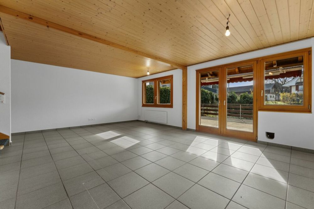 Zweifamilienhaus / EFH mit Einliegerwohnung - 4.5 Zimmer Haus