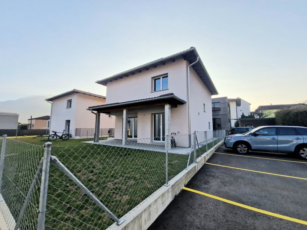 Verkauf in Cugnasco - Neues Einfamilienhaus mit 5,5 Zimmern in ruhiger Lage -  Bild 1
