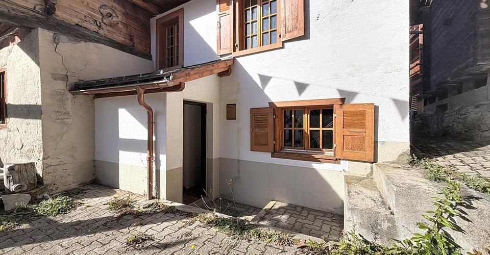 Chalet à rénover – L'âme d'une grange alpine à Sarreyer - Maison jumelée 4.5 pièces - image - 3