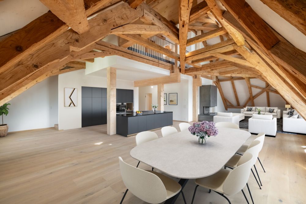 Zizers: Dachloft-Maisonette im Schlossambiente - Wohnen