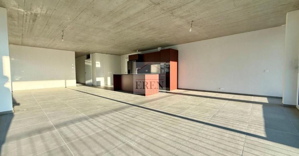Attique panoramique 4,5 pièces entièrement vitrés avec balcon-terrasse en angle de 72m2 - Attique 4.5 pièces - image - 2