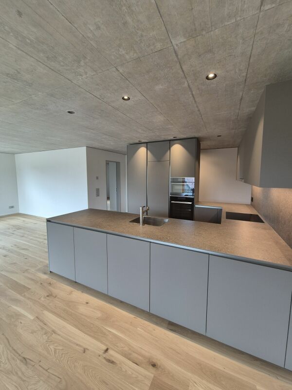 Neue 4.5 Zimmer im 2. Obergeschoss mit grossem Balkon - Küche