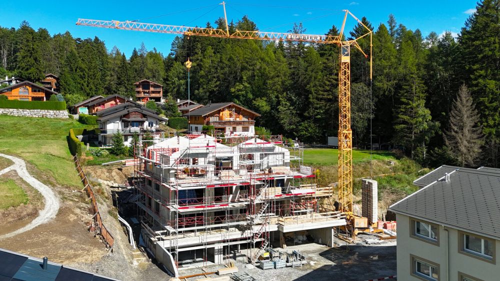 Appartement 3.5 pièces neuf (1er étage) - Lens - Bâtiment E en construction (02.09.2025) - Vue frontale