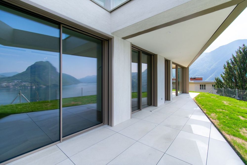 LUSSUOSO APPARTAMENTO CON GIARDINO PANORAMICO E VISTA LAGO -  Bild 8