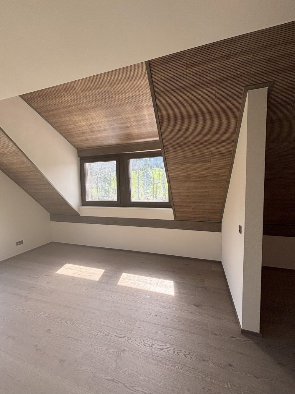 Neue 4.5 Zimmer-Maisonette-Wohnung mit charmanter Atmosphäre -  Bild 4