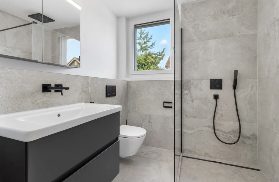 Linkes 6.5-Zimmer-Doppeleinfamilienhaus – ruhiger gelegen & zusätzliche Parkfläche -  Bild 8