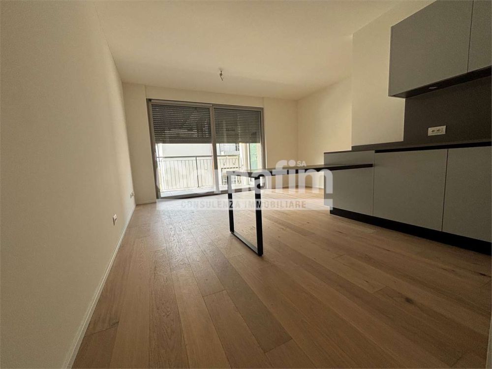 Chiasso : 2.5 locali al 1P - Moderno con terrazzo - Bild 3