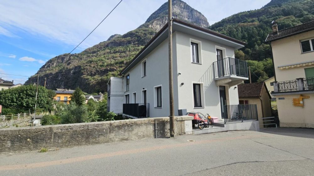 MODERNA CASA UNIFAMILIARE DI 5.5 LOCALI -  Bild 1