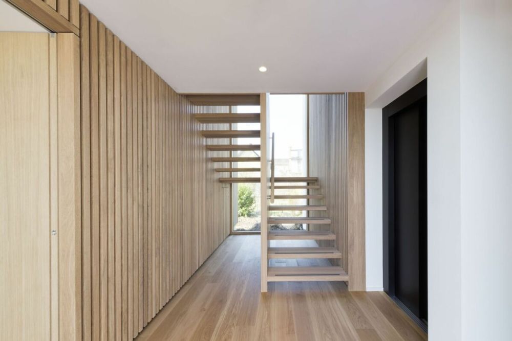 Luxuriöse 6.5-Zimmer-Villa mit herrlichem Garten, Poolanlage und Koi-Teich - Bild 4