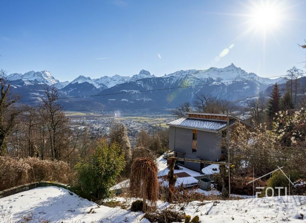 Wohnung mit 4,5 Zimmern im Dachgeschoss mit Keller und Doppelgarage. - Vue Montagne