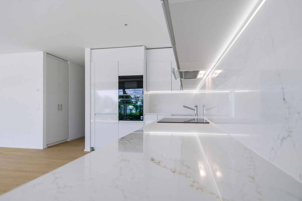 Neue Wohnung mit hohem Standard - 5,5 Zimmer in Ecklage mit Terrasse und privatem Garten -  Bild 3