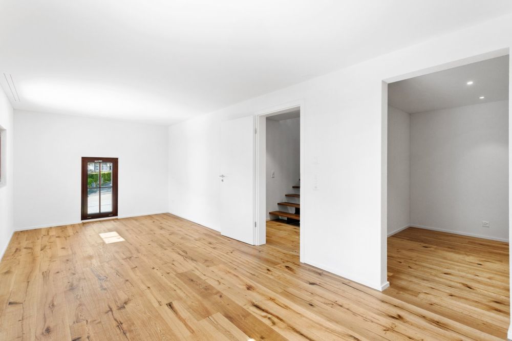 Leben mit Stil: Erstbezug im sanierten Einfamilienhaus - Schlafzimmer mit Ankleide OG