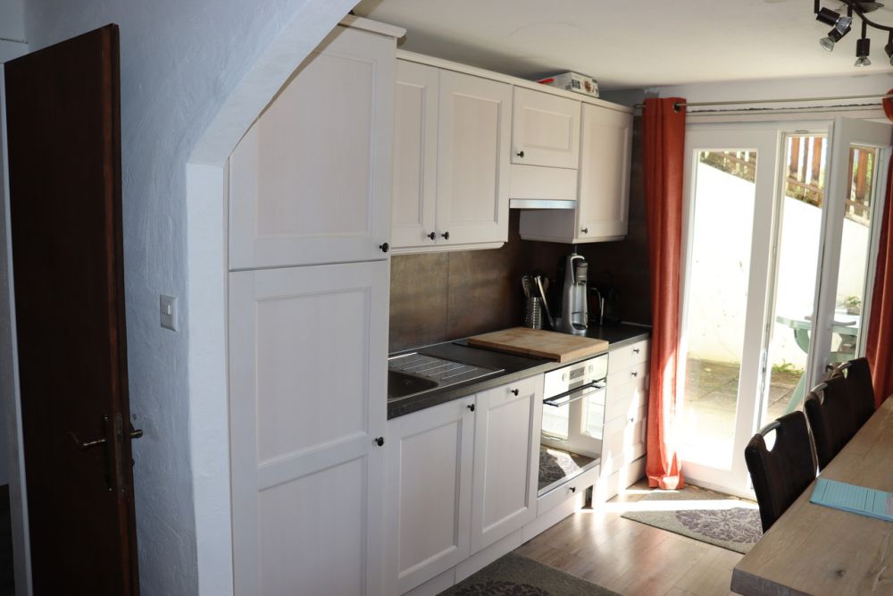 Stilvolle 2.5-Zimmer-Wohnung mit Garten und Terrasse in Grächen! - Bild 4