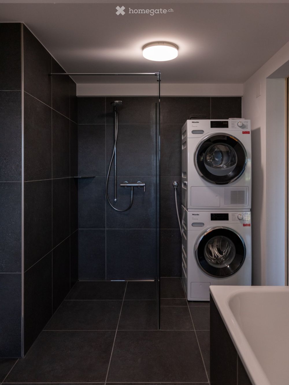 Neue moderne 2.5 Zi. Wohnung mit Charme in Bauernhaus im EG -  Bild 8