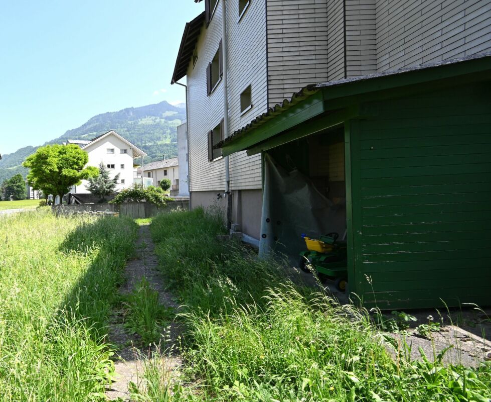 Dreifamilienhaus auf grossem Grundstück -  Bild 3