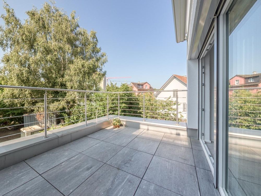 Altbau trifft Neubau: 4.5-Zimmer-Wohnung in Kreuzlingen mit Balkon und Parkplatz - Terasse