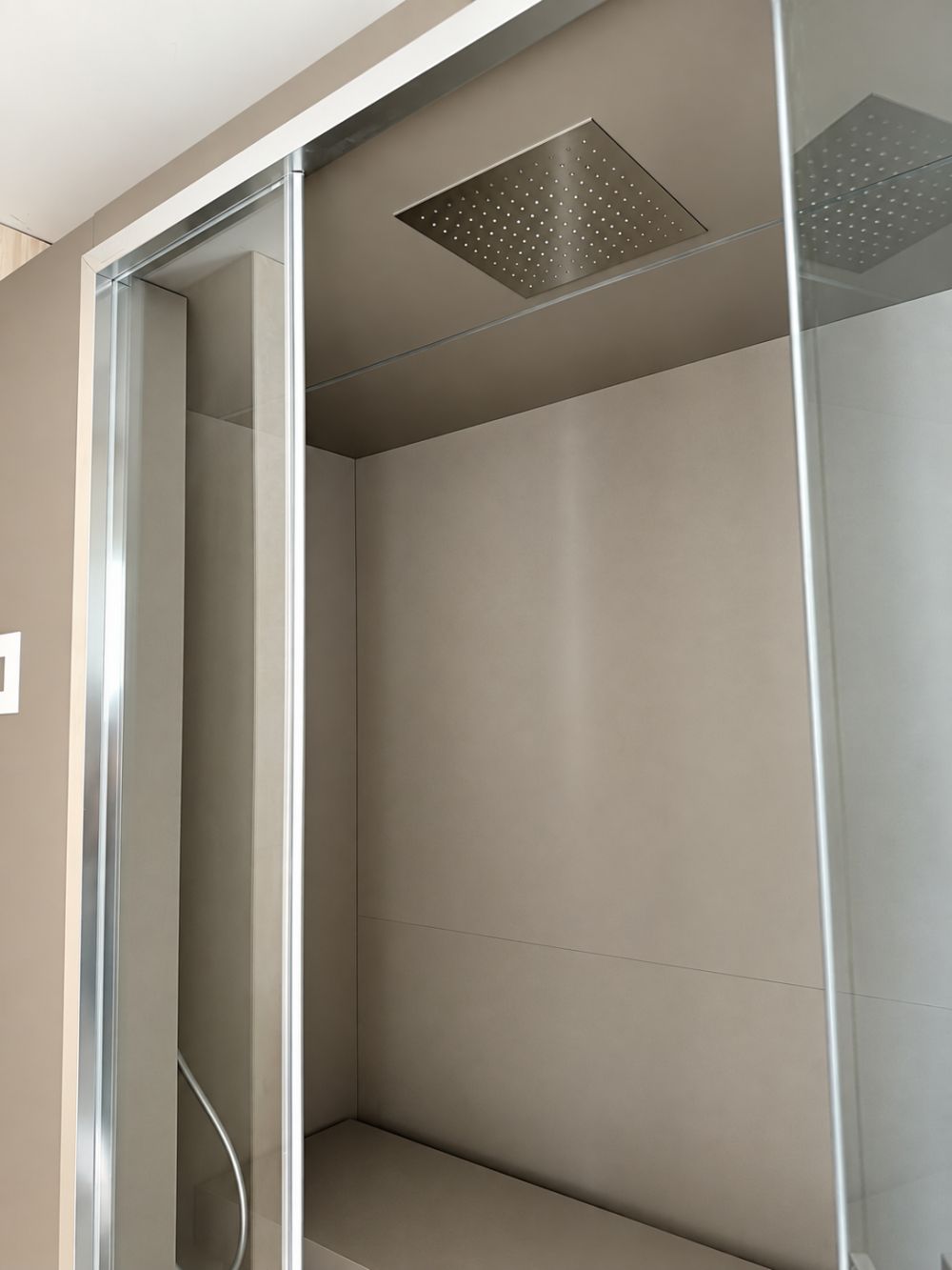 Exklusive 4.5-Zimmer-Terrassenwohnung mit Weitsicht und ultraluxuriösem Ausbau -  Bild 11
