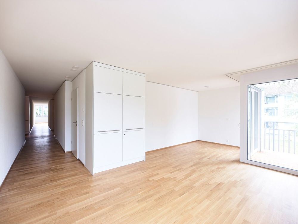 Herren- sowie Frauen WG Zimmer - 3_2. Aufenthaltsbereich mit Korridor