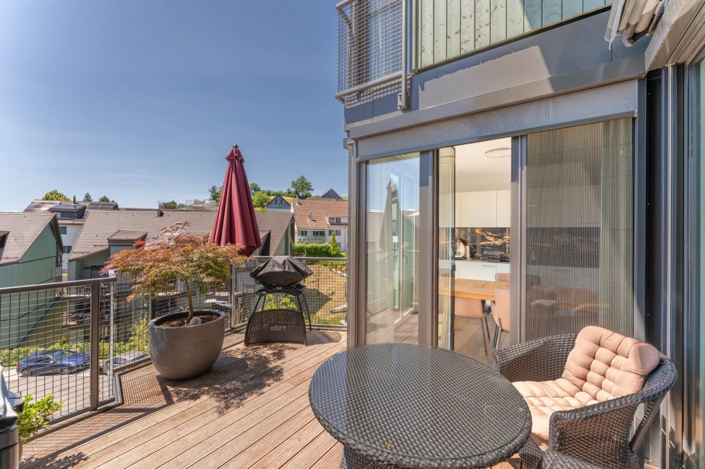 Familienfreundliche 5½ Zimmer-Minergie-Maisonette mit 2 Garagenplätzen im exklusiven Ausbaustandard -  Bild 1