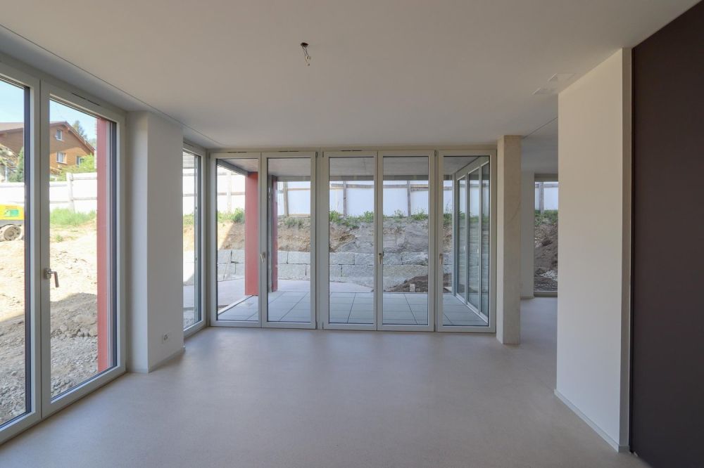Hochwertige 4.5 Zi-Neubauwohnung im EG  zentral und naturnah gelegen -  Bild 3