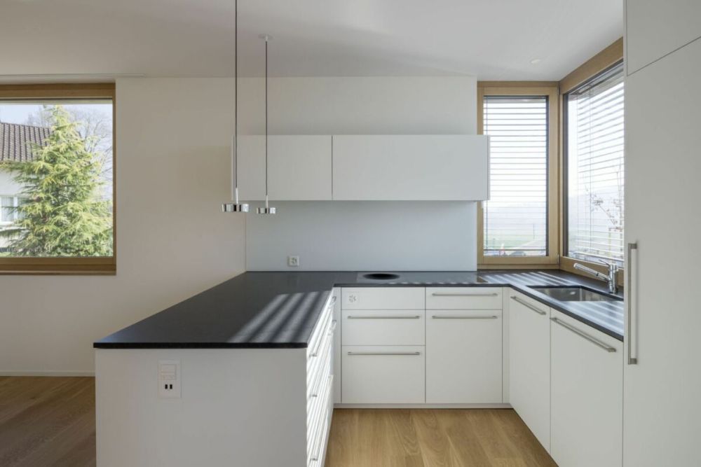 Luxuriöse 6.5-Zimmer-Villa mit herrlichem Garten, Poolanlage und Koi-Teich - Bild 6