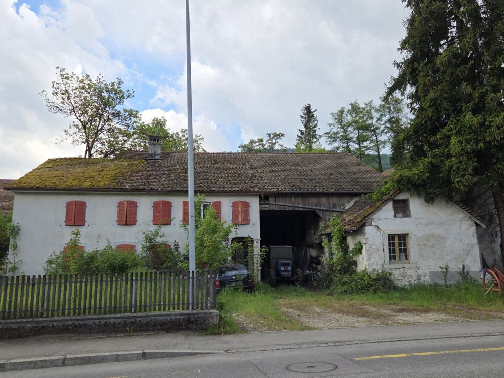 Zwei Gebäude auf 2'583 m2 Baugrund -  Bild 1