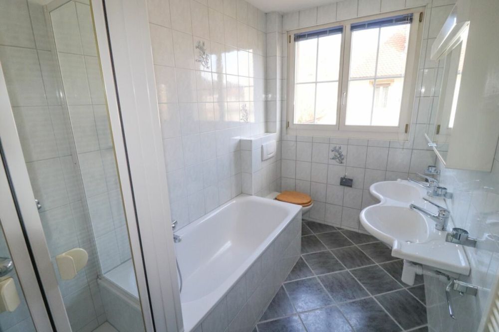 8.5-Zi-Haus, auch als Mehrgenerationenhaus nutzbar, auf 1'441 m2 Land mit Baulandreserve - Bild 13