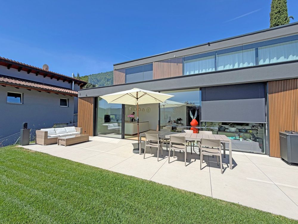 Wohnung mit 4,5 Zimmern im Neubau mit privatem Wellnessbereich und Seeblick -  Bild 1