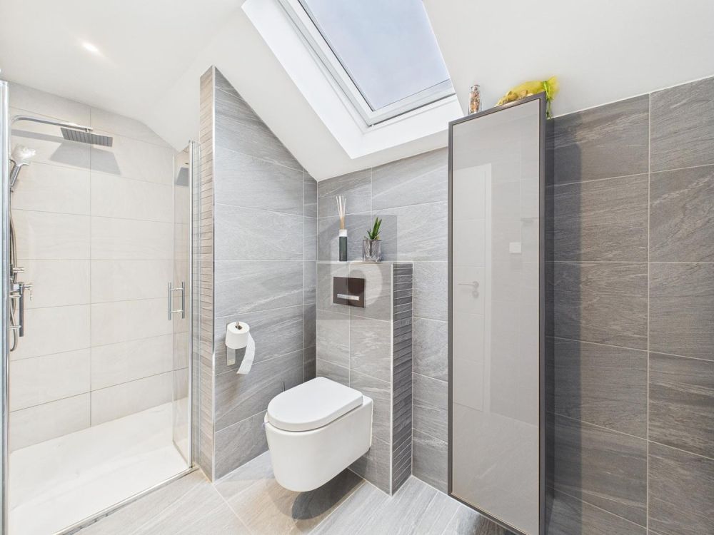 FRISCH RENOVIERT, VIEL PLATZ UND SEP. WOHNUNG - Bild 5