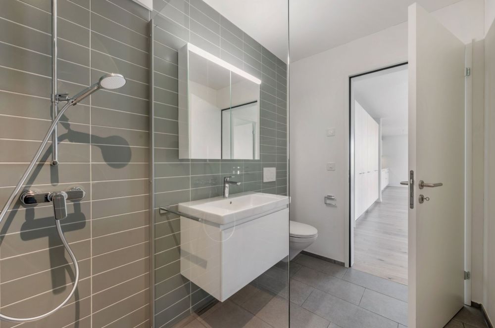 Wohnkomfort im Herzen von Frick - 2.5 Zimmer Wohnung sucht neue Mieter - Badezimmer