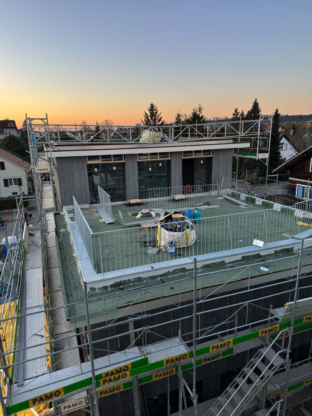 Lichtdurchfluteter 5.5-Zimmer-Hausteil mit grosser Terrasse - Terrasse Haus a