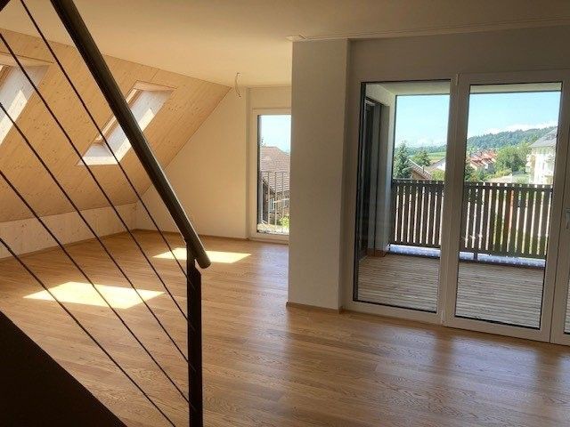 Grosszügige Maisonette-Wohnung - Blick ins Wohnzimmer