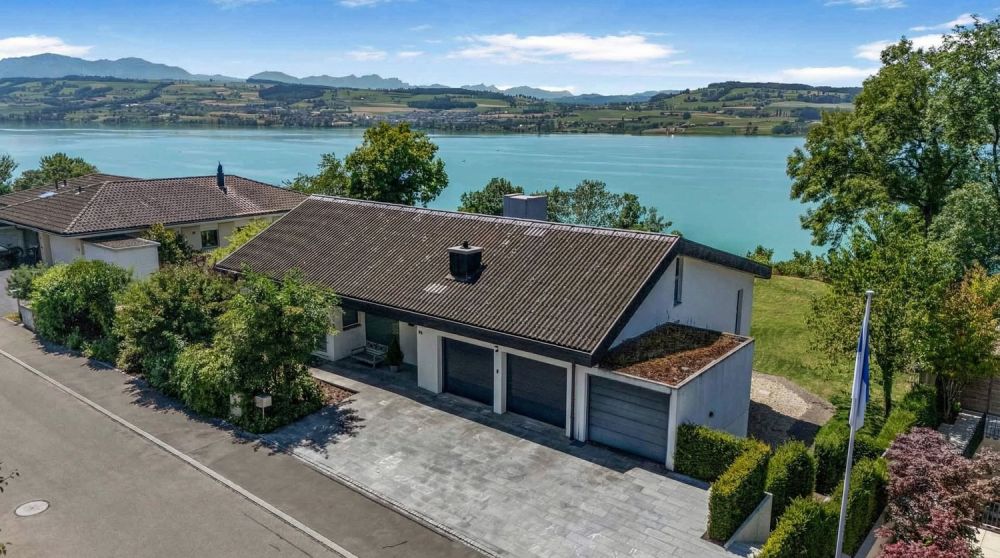 Grundstück mit uneingeschränkter Seesicht & Entwicklungspotenzial - [KI-optimiertes Foto]