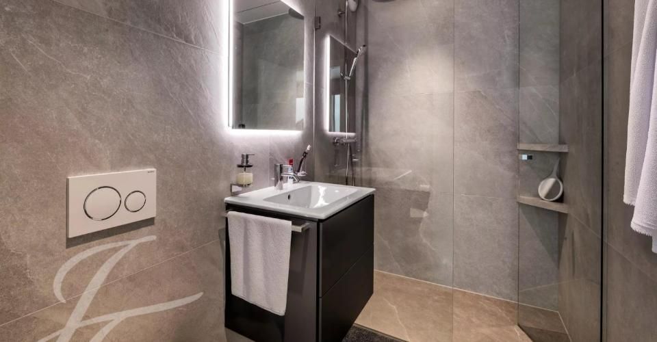 Une signature contemporaine au coeur de la rive gauche genevoise - Maison 8 pièces - image - 12