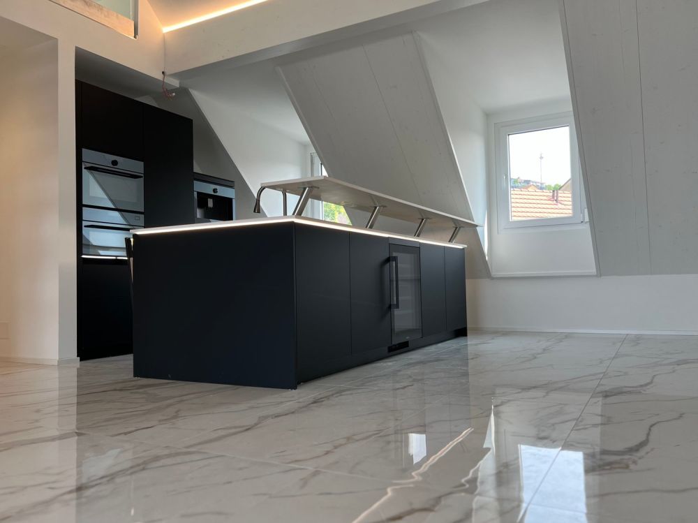 Extravagante Dachwohnung mit Galerie - Bild 1